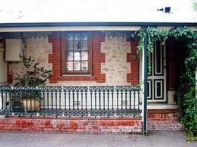 The Lion Cottage - Coogee Beach Accommodation
