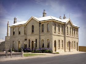 The Customs House - Accommodation NT