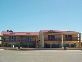 Tumby Bay Hotel Seafront Apartments - Wagga Wagga Accommodation