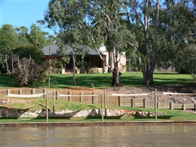 Roonka Riverfront Cottages - Accommodation Australia