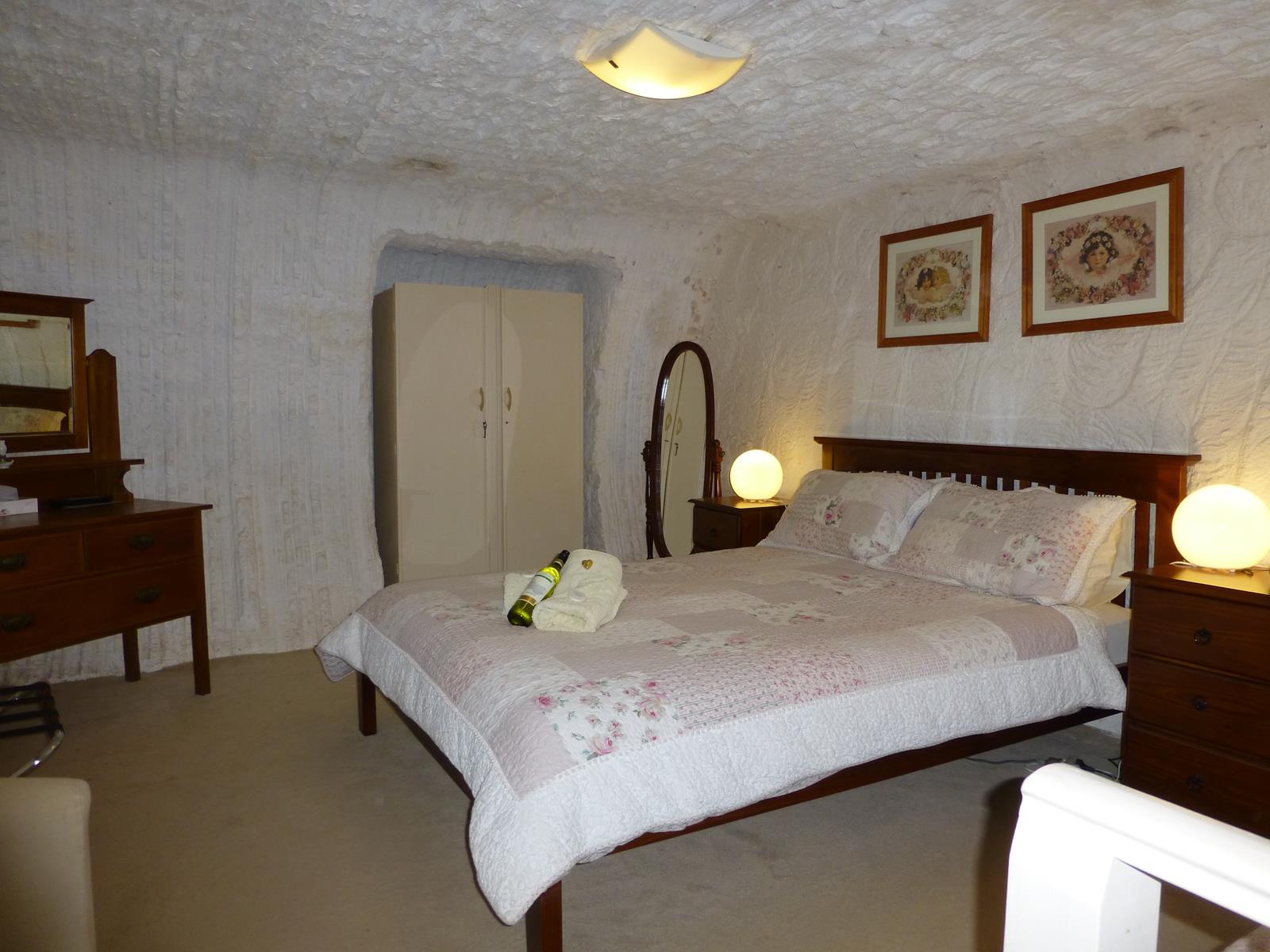Underground Bed and Breakfast - Accommodation Resorts
