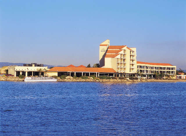 The Lakes Resort Hotel - Accommodation Rockhampton