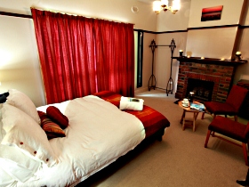 Old Cable Station Colonial Retreat - Accommodation Port Macquarie