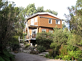 Piners Loft - The - Accommodation Mount Tamborine