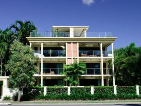 Cairns Beachfront Apartment - Accommodation Find