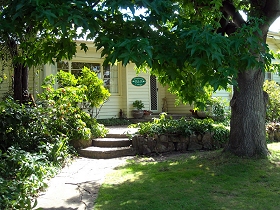 Magnolia Cottage BB - Carnarvon Accommodation