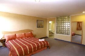 Lighthouse Hotel - Accommodation Redcliffe