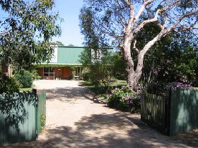 Pelican Bay Bed and Breakfast - Dalby Accommodation