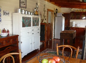 Westeria Cottage - St Kilda Accommodation 4