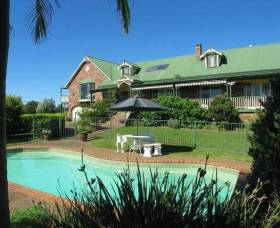 The Lodge - Far Meadow - Accommodation Redcliffe
