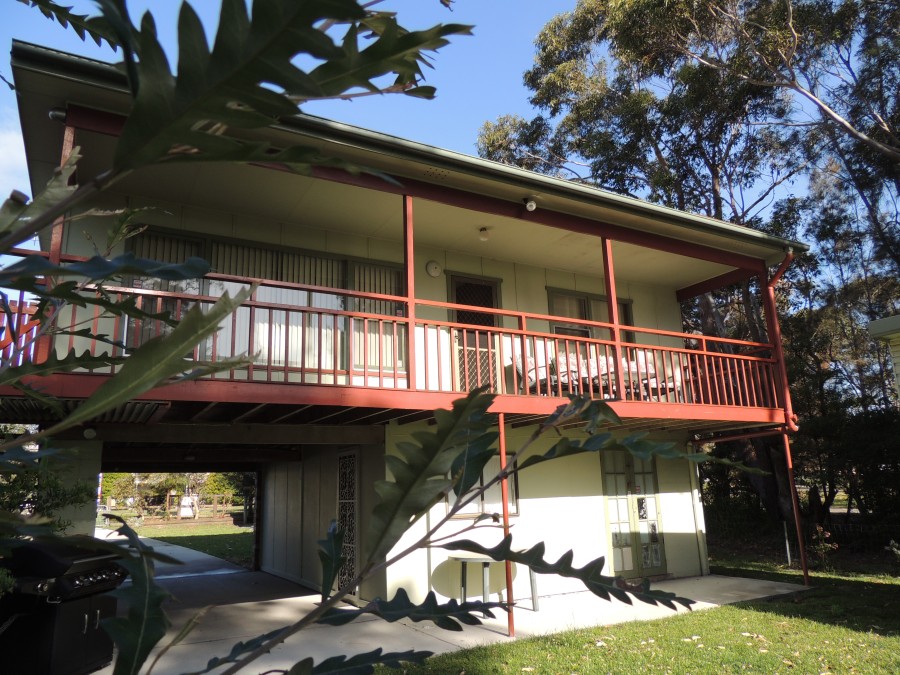 A Paradise Bungalow Waterfront - Coogee Beach Accommodation