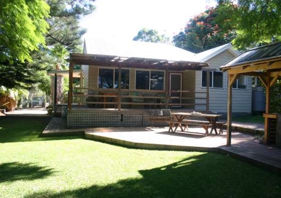 Pine Cottage - Accommodation Airlie Beach