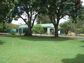 Bungadoo Country Cottage - Dalby Accommodation