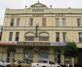 Royal George Motel Hotel - thumb 0