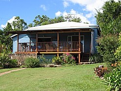 Blue House Family Accommodation - Yamba Accommodation