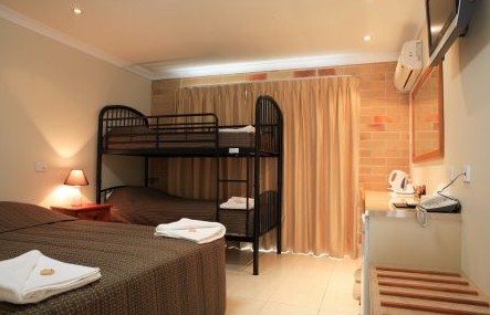 Emerald Central Palms Motel - Accommodation Resorts