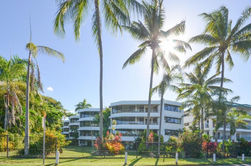 Roydon Beachfront Holiday Apartments - Accommodation QLD 5