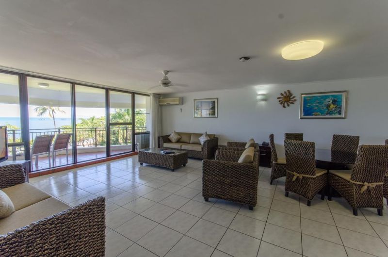 Roydon Beachfront Holiday Apartments - Accommodation QLD 9