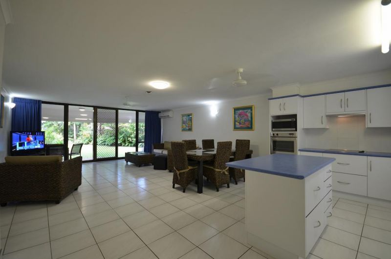 Roydon Beachfront Holiday Apartments - Accommodation QLD 10