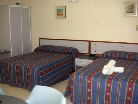 Cairns Holiday Lodge - Accommodation Kalgoorlie 1