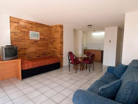 Islander Resort Hotel - Accommodation QLD 1