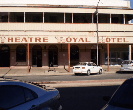 Theatre Royal Hotel - Dalby Accommodation