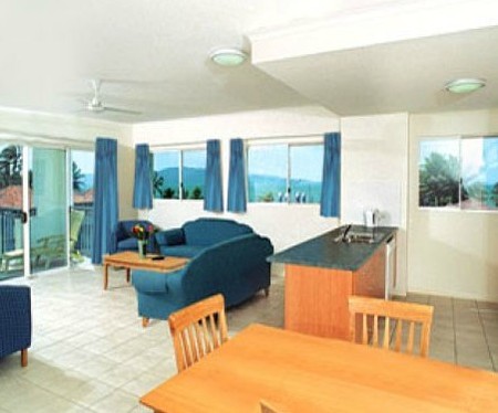 Ocean Breeze By The Strand - Accommodation QLD 1