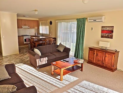 Southern Right Motor Inn - Accommodation QLD 3