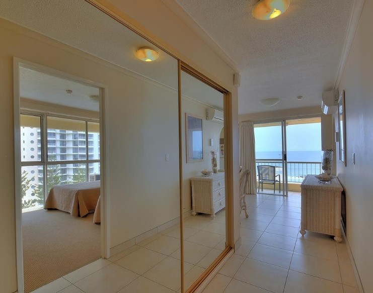 Surfers Beachside Holiday Apartments - Accommodation QLD 4