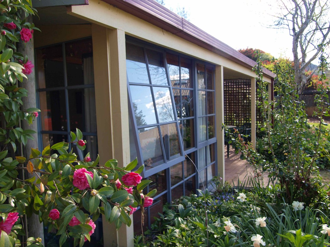 Bright Highland Valley Cottages - Accommodation QLD 1