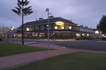 Grand Tasman Hotel - Yamba Accommodation