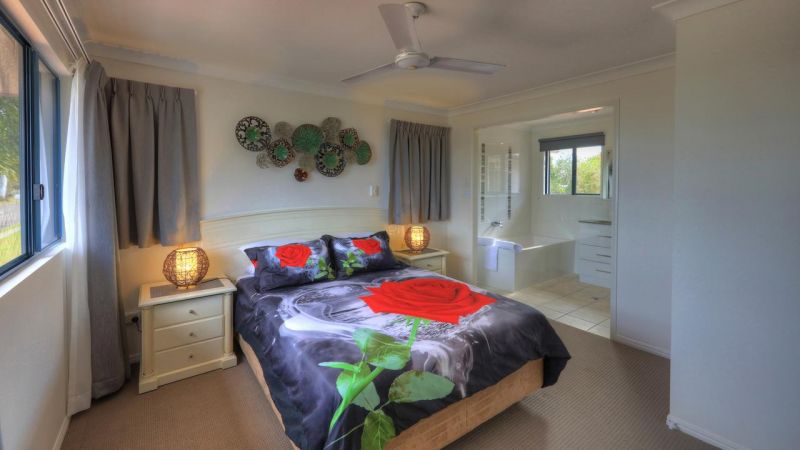 Dolphin Waters Holiday Apartments - St Kilda Accommodation 2