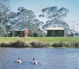 Compass Country Cabins - Lismore Accommodation