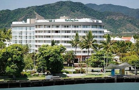 Holiday Inn Cairns - Accommodation Yamba 0