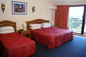 Broadbeach Travel Inn Apartments - Accommodation QLD 4
