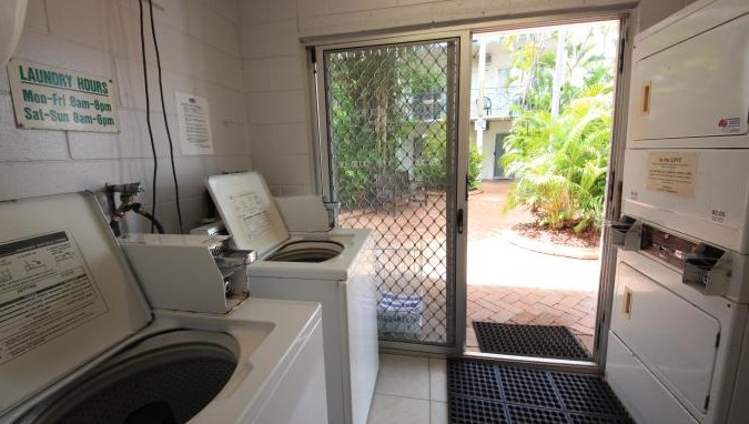 Coconut Grove Holiday Apartments - Whitsundays Accommodation 3