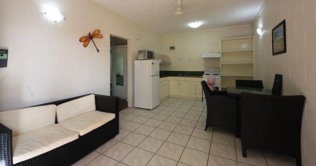 Coconut Grove Holiday Apartments - Dalby Accommodation 5
