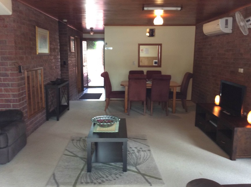 Cleveland Visitor Villas Motel & Shailer Park Garden Villas - Hervey Bay Accommodation 8