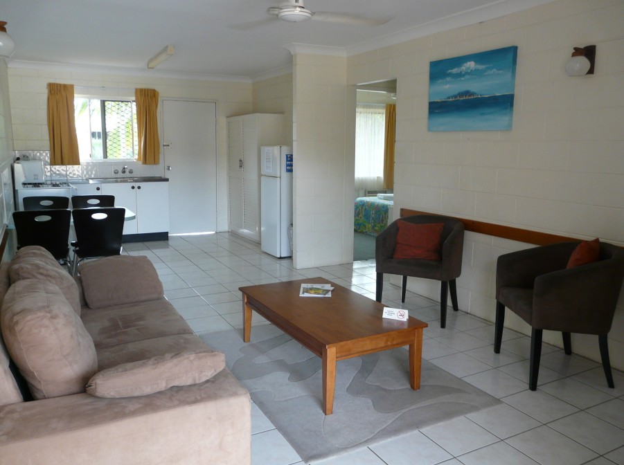 Oasis Inn Holiday Apartments - St Kilda Accommodation 1