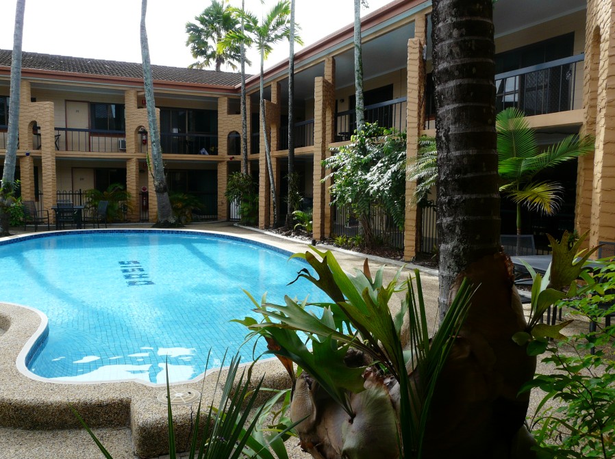 Oasis Inn Holiday Apartments - Accommodation QLD 4