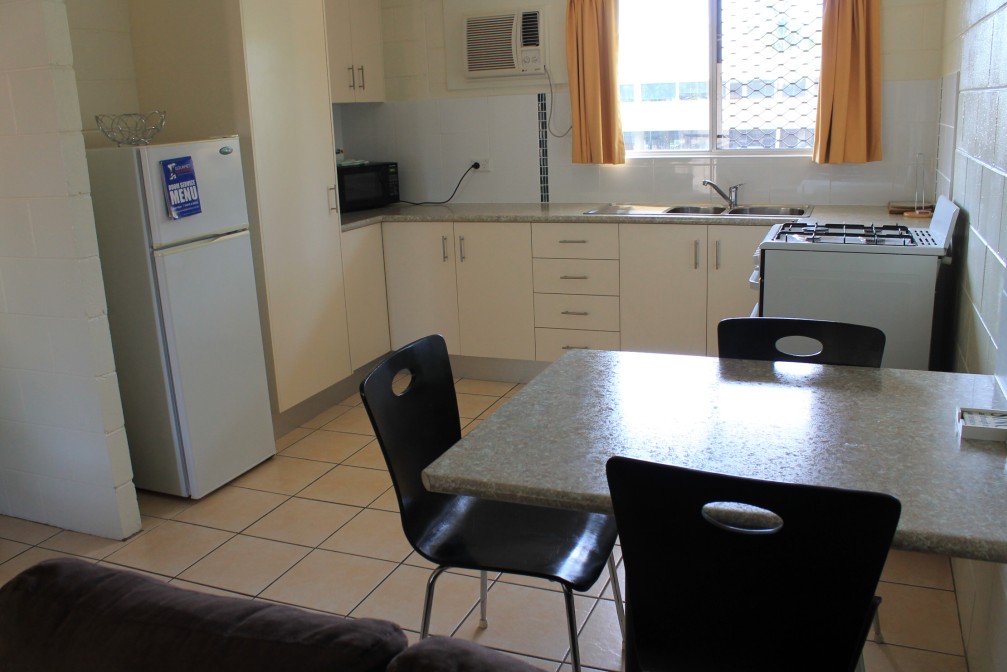 Oasis Inn Holiday Apartments - Accommodation QLD 5