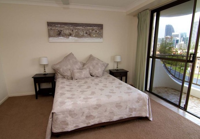 Ocean Royale Apartments - Accommodation QLD 3