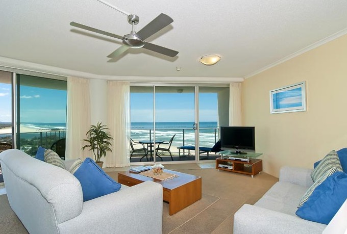 Chateau Royale Beach Resort - Accommodation QLD 1