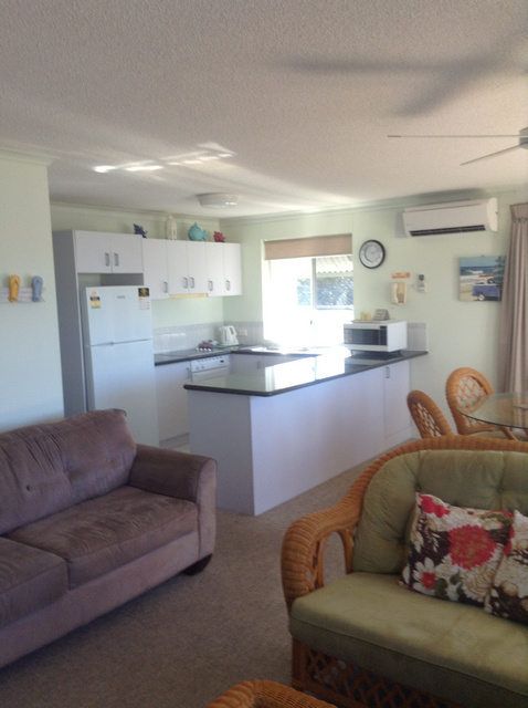 Surfcomber On The Beach - Accommodation QLD 2