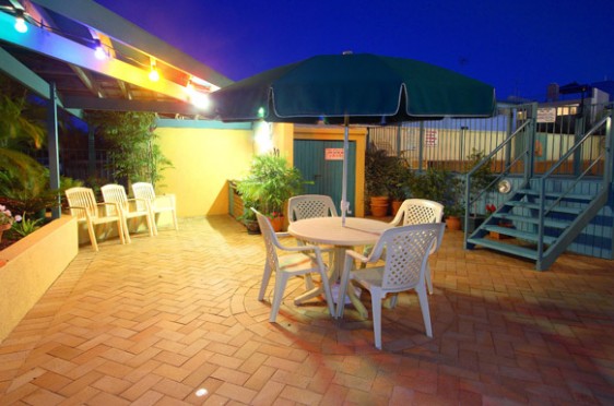Sunshine Towers Apartments - Coogee Beach Accommodation 3