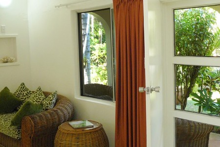Villa Marine Seaside Holiday Apartments - Accommodation QLD 2