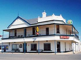 Seabreeze Hotel - Accommodation Sunshine Coast