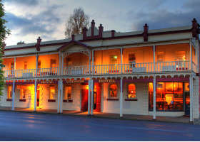 Royal George Hotel - Accommodation Mount Tamborine