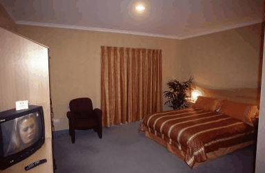 The Lighthouse Hotel - St Kilda Accommodation
