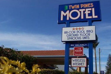 Twin Pines Motel - thumb 3